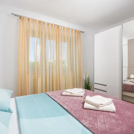 Mladenka Apartment Kraljevica Exterior foto